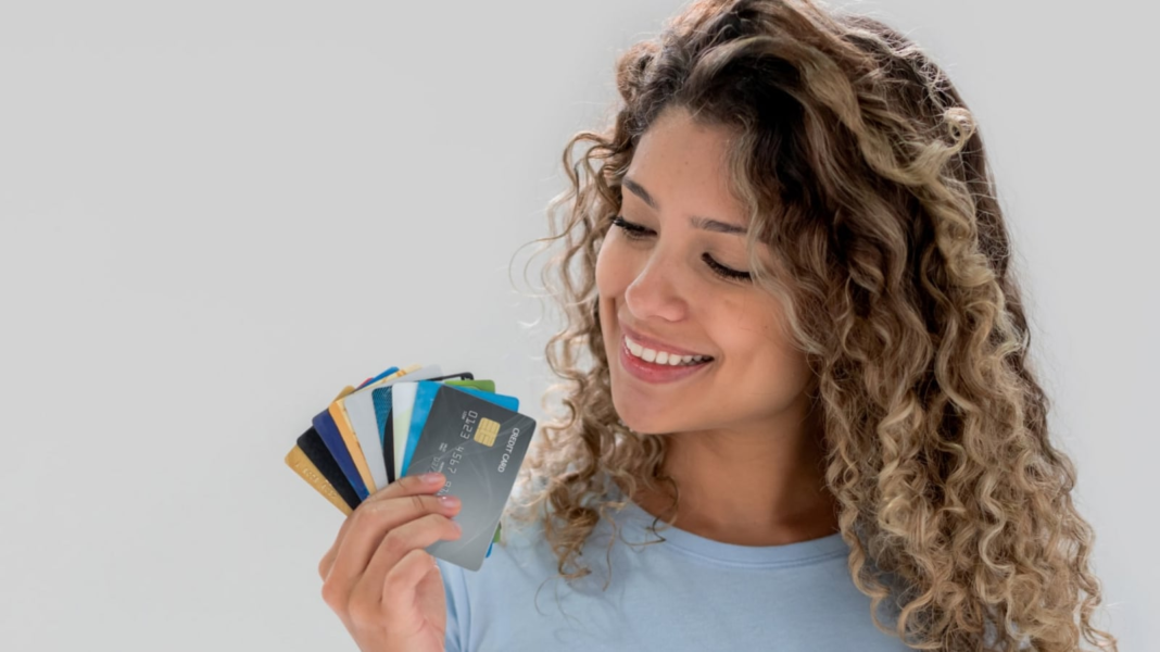 Effective Ways to Combine Credit Card Debt: 4 Tried-and-True Approaches for Achieving Success