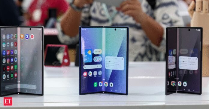 A $2,000 foldable iPhone can take the heat off Tim Cook