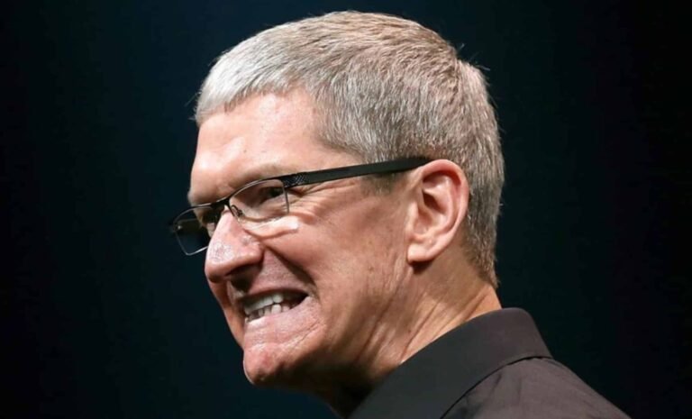 Sam Altman, Elon Musk, and Mark Zuckerberg Announce the End of Smartphones — But Tim Cook Isn't On Board