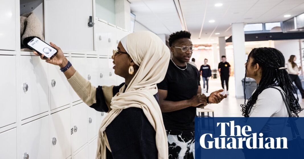 Smartphone bans in Dutch schools have improved learning, study finds | Netherlands