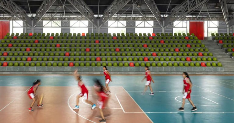 The pyramidal steel roof designed by Thirdspace tops the university's sports arena in India, creating a striking and modern architectural landmark. This unique design features a series of interconnected pyramidal structures that provide a massive, open-span roof for the arena.

 第三空间（Thirdspace）的创意让这座体育馆呈现出独特的金字塔形钢屋顶。这一造型不仅美观，而且能够为内部空间提供一个宏伟的室内环境，使得该体育馆成为印度大学校园中引人注目的建筑景观。

Construction of such a roof involves careful planning and execution. The use of steel as the primary material allows for a high degree of strength, durability, and flexibility in design. The pyramidal shape is not only aesthetically pleasing but also structurally efficient, as it distributes the weight of the roof evenly and provides excellent resistance to external forces such as wind and rain.

体育馆的设计与其材料密切相关，钢材、混凝土及其他辅助材料共同构成了金字塔形的屋顶体系。对于金字塔形钢屋顶的设计，需要考虑多种因素，包括结构的稳定性、耐久性、以及成本效益等。

Thirdspace's innovative design has turned the university's sports arena into a state-of-the-art facility, offering students, athletes, and spectators an exceptional experience. The arena's unique appearance has also made it a recognizable landmark on the university campus, reflecting the institution's commitment to innovation, sustainability, and excellence in sports and education.

这座体育馆不仅为大学提供了一个功能齐全的现代化运动场，而且成为了大学精神和创新的象征。金字塔形钢屋顶的独特设计使得体育馆在大学校园中脱颖而出，体现了大学对创新、可持续发展以及体育和教育卓越性的追求。

Overall, the pyramidal steel roof designed by Thirdspace for the university's sports arena in India represents a remarkable achievement in architectural innovation, showcasing the potential for creative and functional design in sports infrastructure. As a symbol of the university's dedication to excellence and innovation, this iconic structure is poised to inspire generations of students, athletes, and scholars to come.

这座体育馆的成功也证明了创新设计和先进技术在建筑领域的重要性，体现了设计师、工程师和建筑师们对卓越和可持续性的不懈追求。