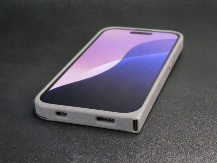 This Universal iPhone Case gives all past iPhones a functional USB-C port