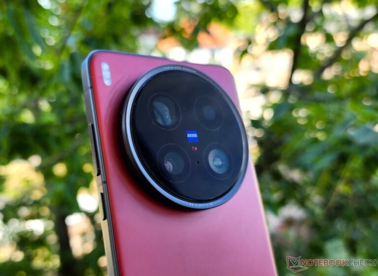 Vivo X200 Ultra now cheaper via import: Why I haven't bought the Zeiss 35mm camera flagship phone in China