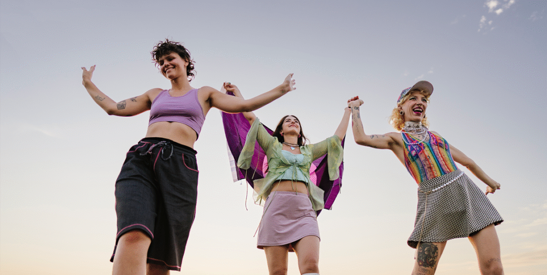 12 Best Friendship Apps That Can Help You Meet New People