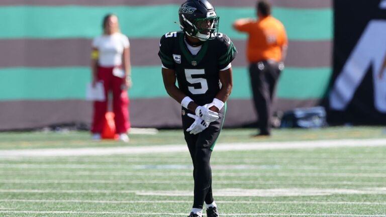 New York Jets wide receiver Garrett Wilson has suffered a hyperextended knee injury and is expected to miss some time. The specifics of the injury and the exact timeline for his return are not provided in the initial report. Hyperextension injuries can vary in severity, and the recovery time depends on the degree of the injury. 

It's likely that Wilson will undergo further evaluation, including possibly an MRI, to determine the extent of the injury. The team's medical staff will then develop a rehabilitation plan to get him back on the field as soon as possible. 

This injury could impact the Jets' offense, as Wilson is a significant contributor to the team. His absence may require adjustments to the team's strategy and could provide opportunities for other players to step into more prominent roles. 

For the most current information on Wilson's status and the Jets' plans moving forward, it would be best to follow updates from the team or reputable sports news sources.